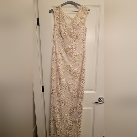 Floor length, cream coloured Ralph Lauren Dress - Picture 4 of 4